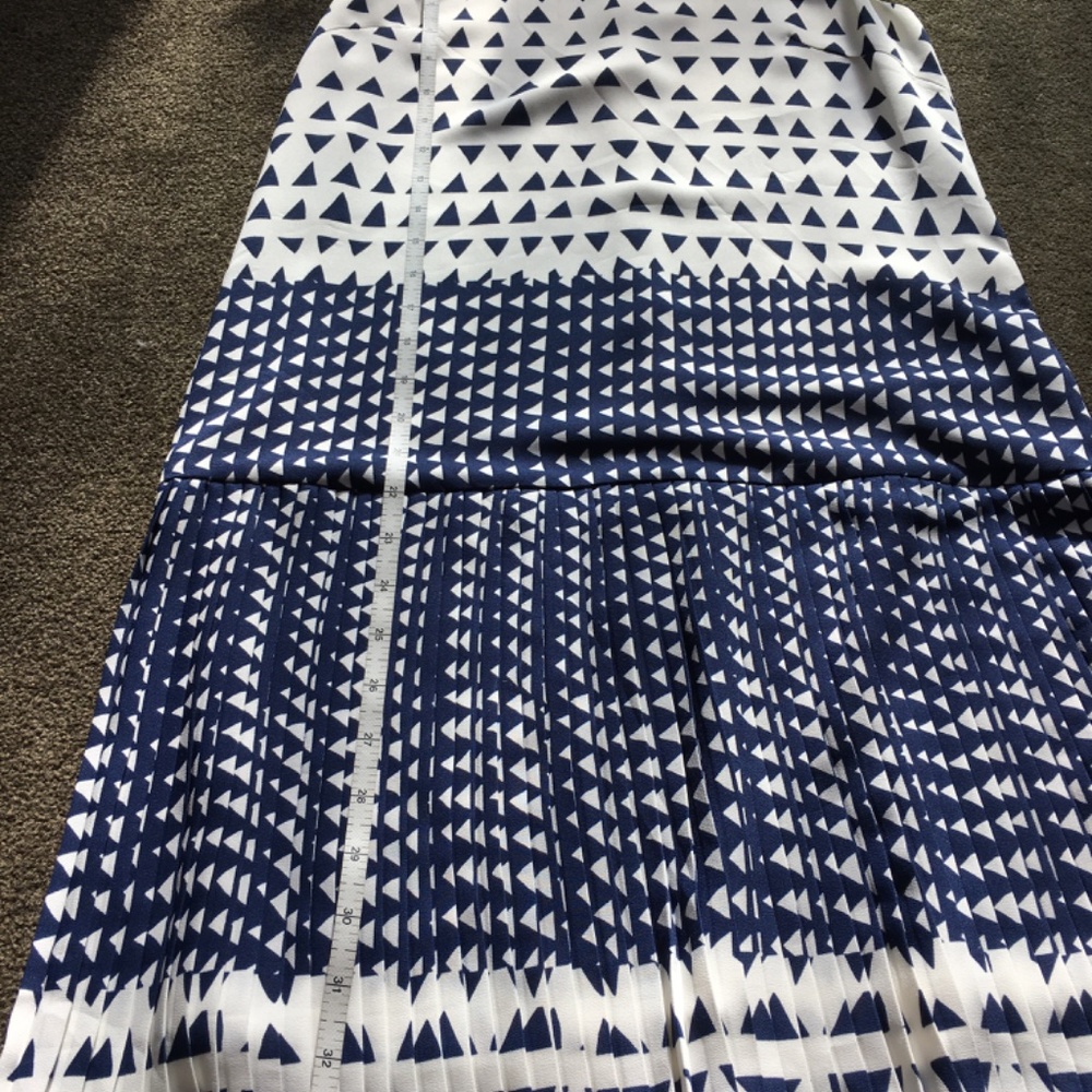 Dress - Picture 2 of 6